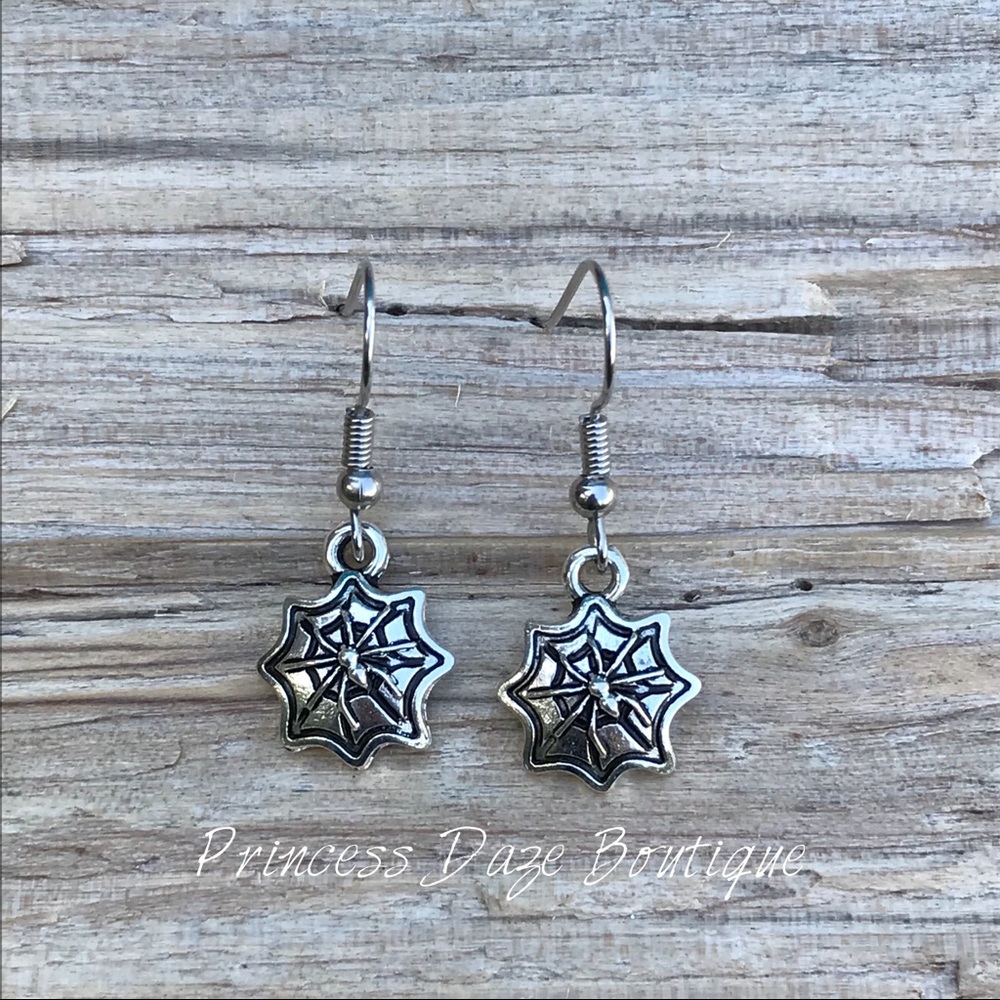 Silver Spider Web Dangle Earrings‎